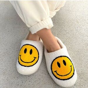Original Smiley Face Slippers Yellow S New